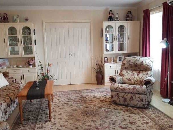 Large Family Home in Quiet 6
