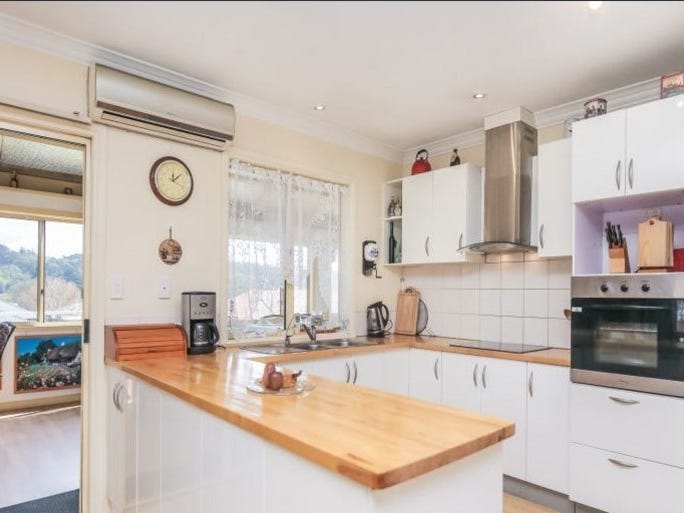 Large Family Home in Quiet 9