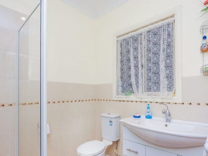 Large Family Home in Quiet 11