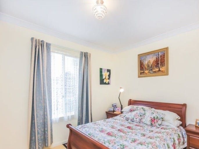 Large Family Home in Quiet 12