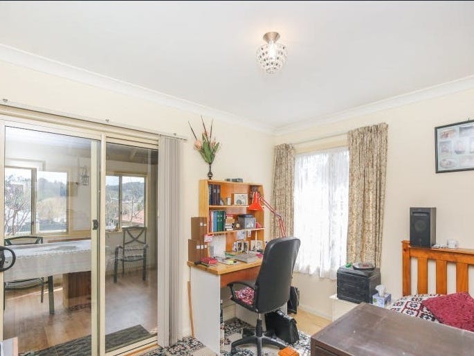 Large Family Home in Quiet 14
