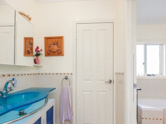 Large Family Home in Quiet 15