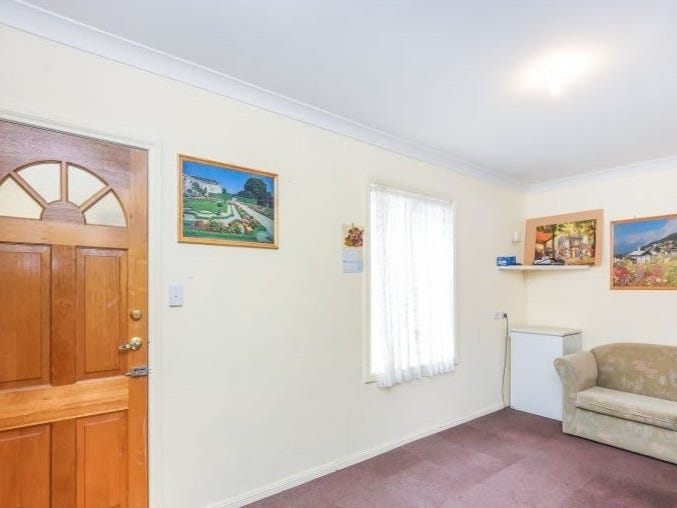 Large Family Home in Quiet 17