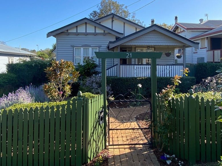 Offers above $865,000