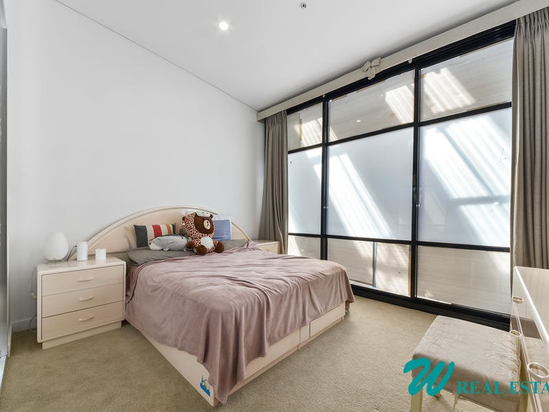 Executive 3-Bedroom 2-Storey + Loft 2