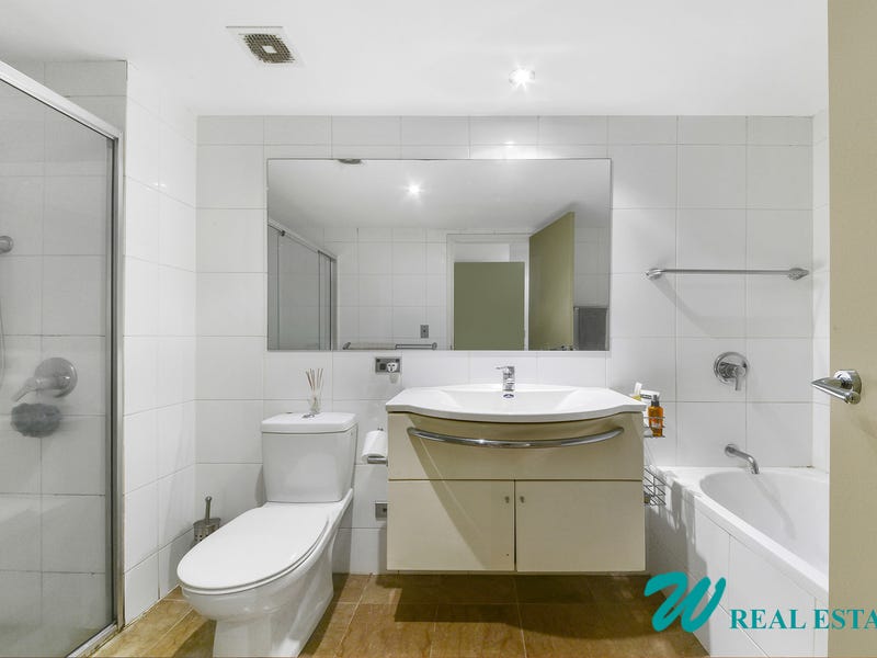 Executive 3-Bedroom 2-Storey + Loft 3