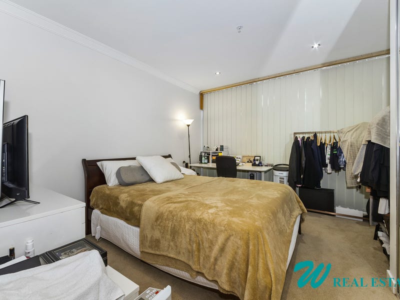 Executive 3-Bedroom 2-Storey + Loft 5