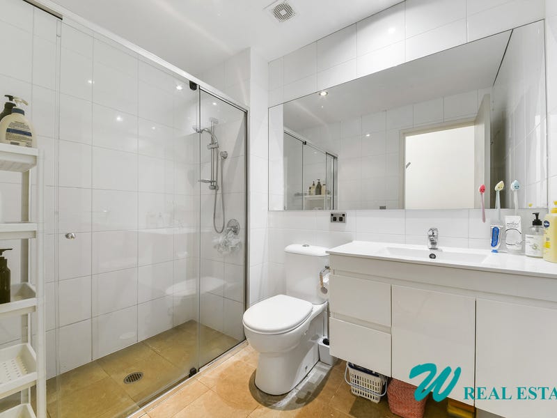 Executive 3-Bedroom 2-Storey + Loft 6