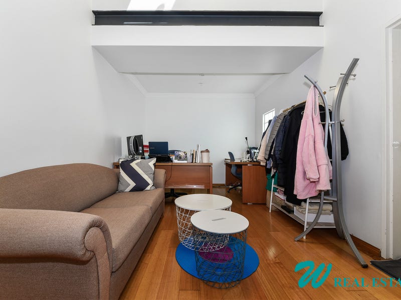 Executive 3-Bedroom 2-Storey + Loft 8