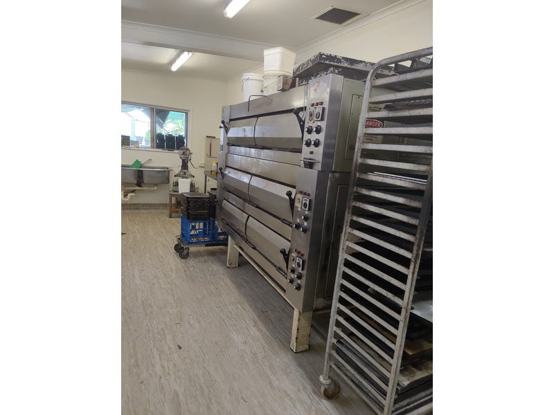 Coffee shop, Bakery, 3Bdrm unit 7