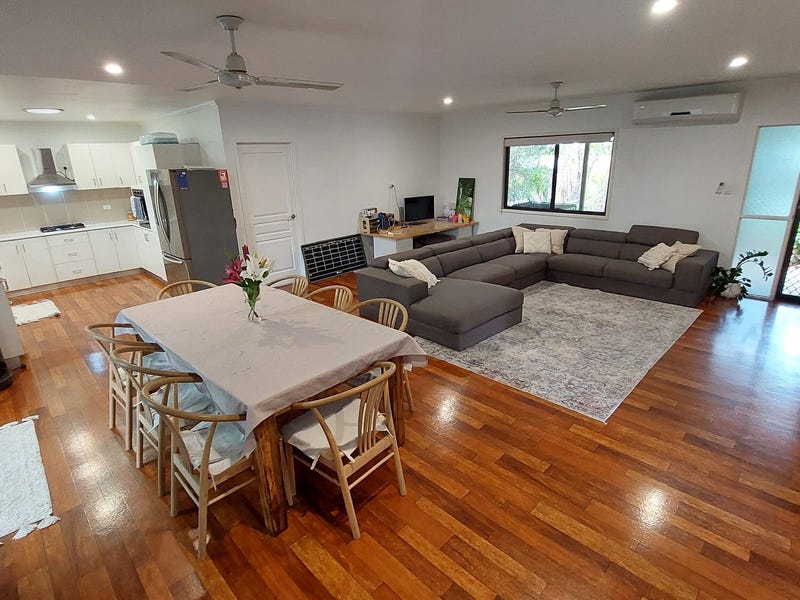 Stylish Family Home + Powered 8