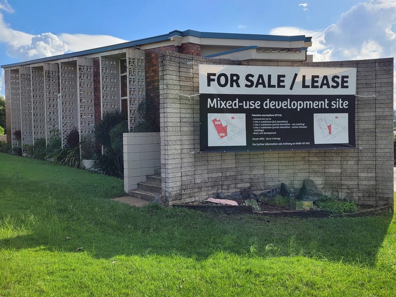 Commercial property with LMR2 Zoning 8