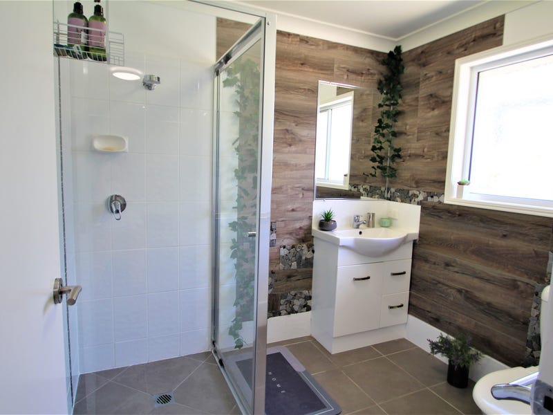 BEAUTIFUL LOCATION! SIDE ACCESS. 3