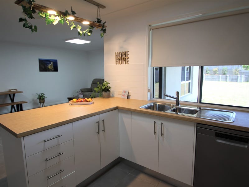 BEAUTIFUL LOCATION! SIDE ACCESS. 5