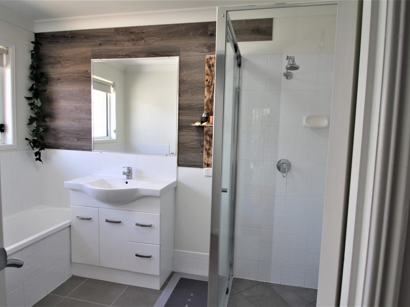 BEAUTIFUL LOCATION! SIDE ACCESS. 11