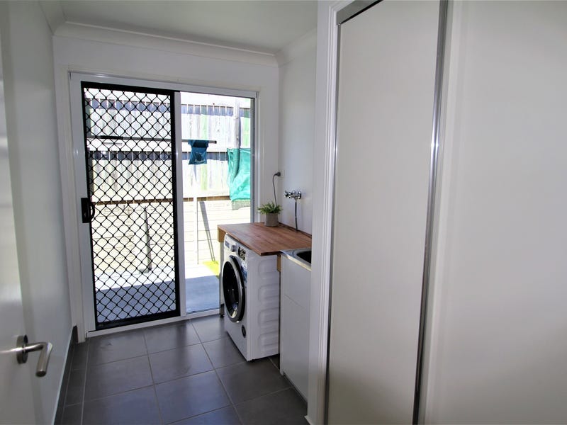 BEAUTIFUL LOCATION! SIDE ACCESS. 12