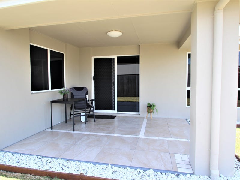 BEAUTIFUL LOCATION! SIDE ACCESS. 13