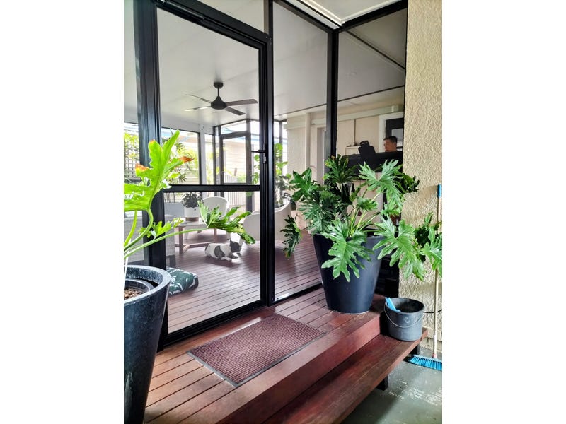 Beautiful character home in sought-after 6