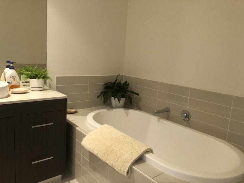 Modern Townhouse in superb location 9
