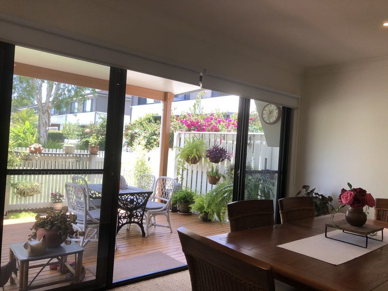 Modern Townhouse in superb location 10