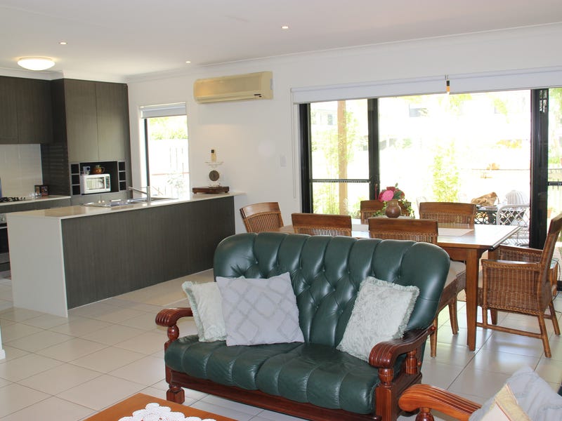 Modern Townhouse in superb location 11