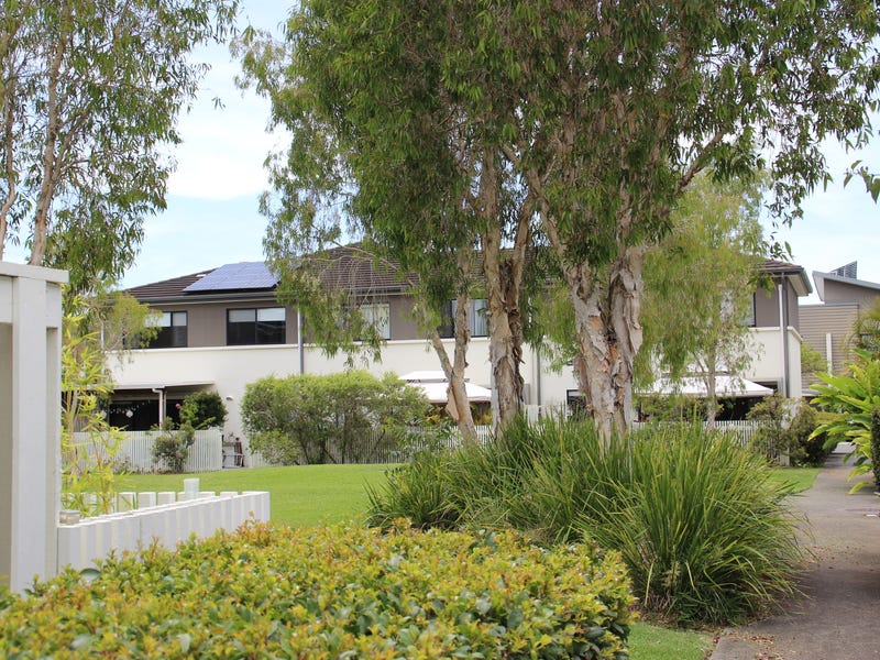 Modern Townhouse in superb location 12