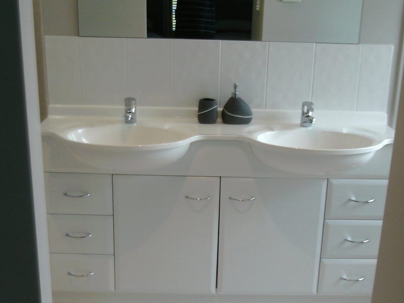 Versatile House for Sale 28