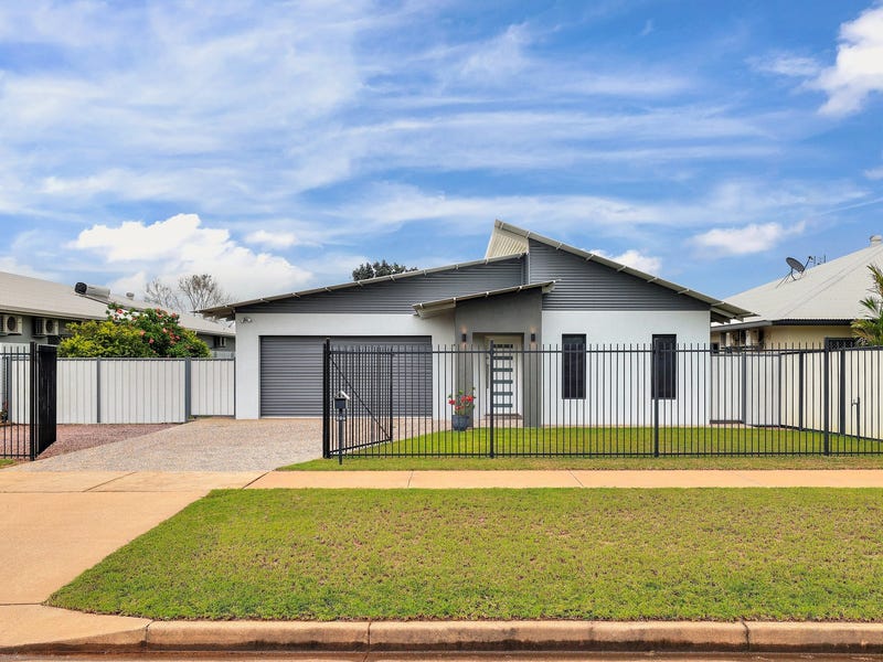 LARGE MODERN FAMILY HOME – THIS IS A MUST SEE!