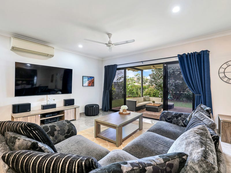 LARGE MODERN FAMILY HOME – 3