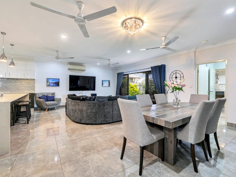 LARGE MODERN FAMILY HOME – 4