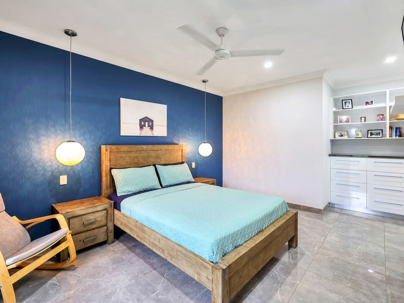 LARGE MODERN FAMILY HOME – 7