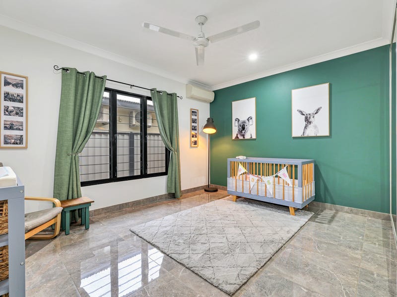 LARGE MODERN FAMILY HOME – 10