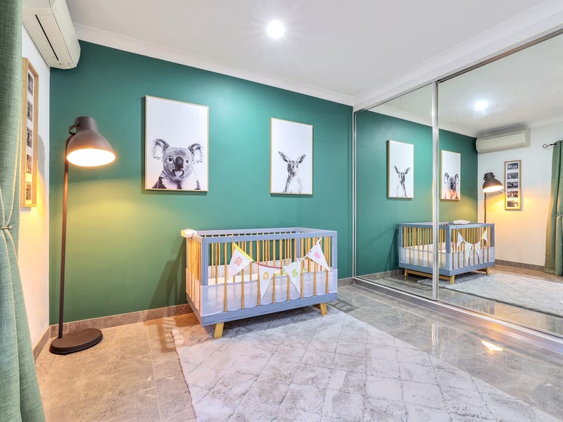 LARGE MODERN FAMILY HOME – 11