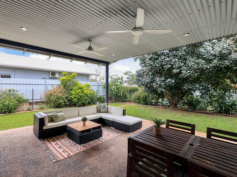LARGE MODERN FAMILY HOME – 17