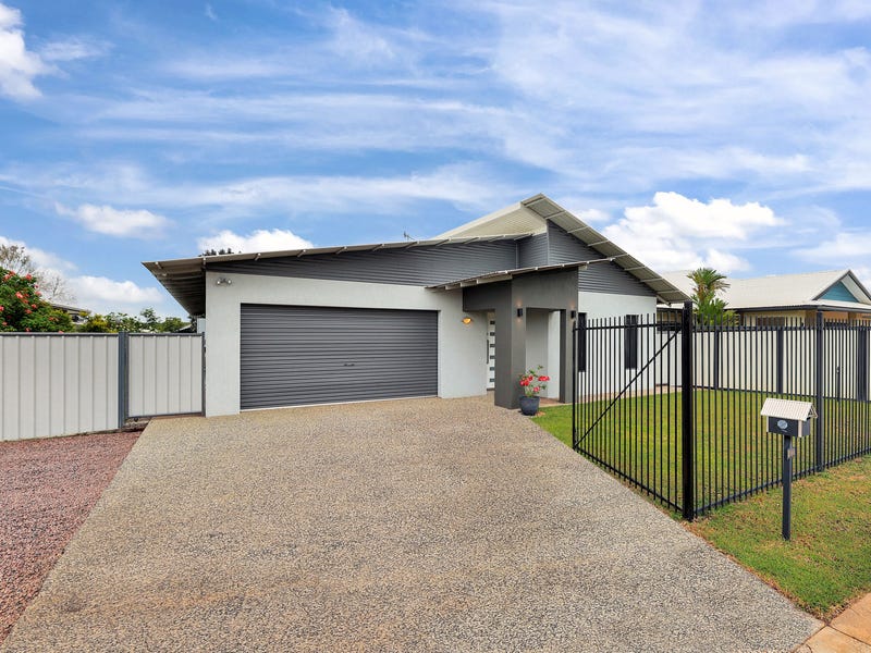 LARGE MODERN FAMILY HOME – 22