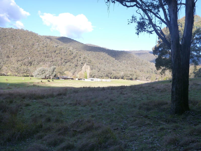 Hidden valley on the river 21