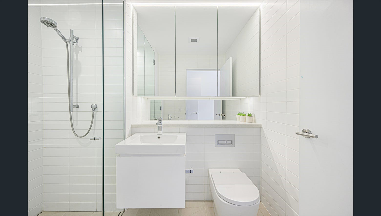 2 modern bedroom apartment for 8