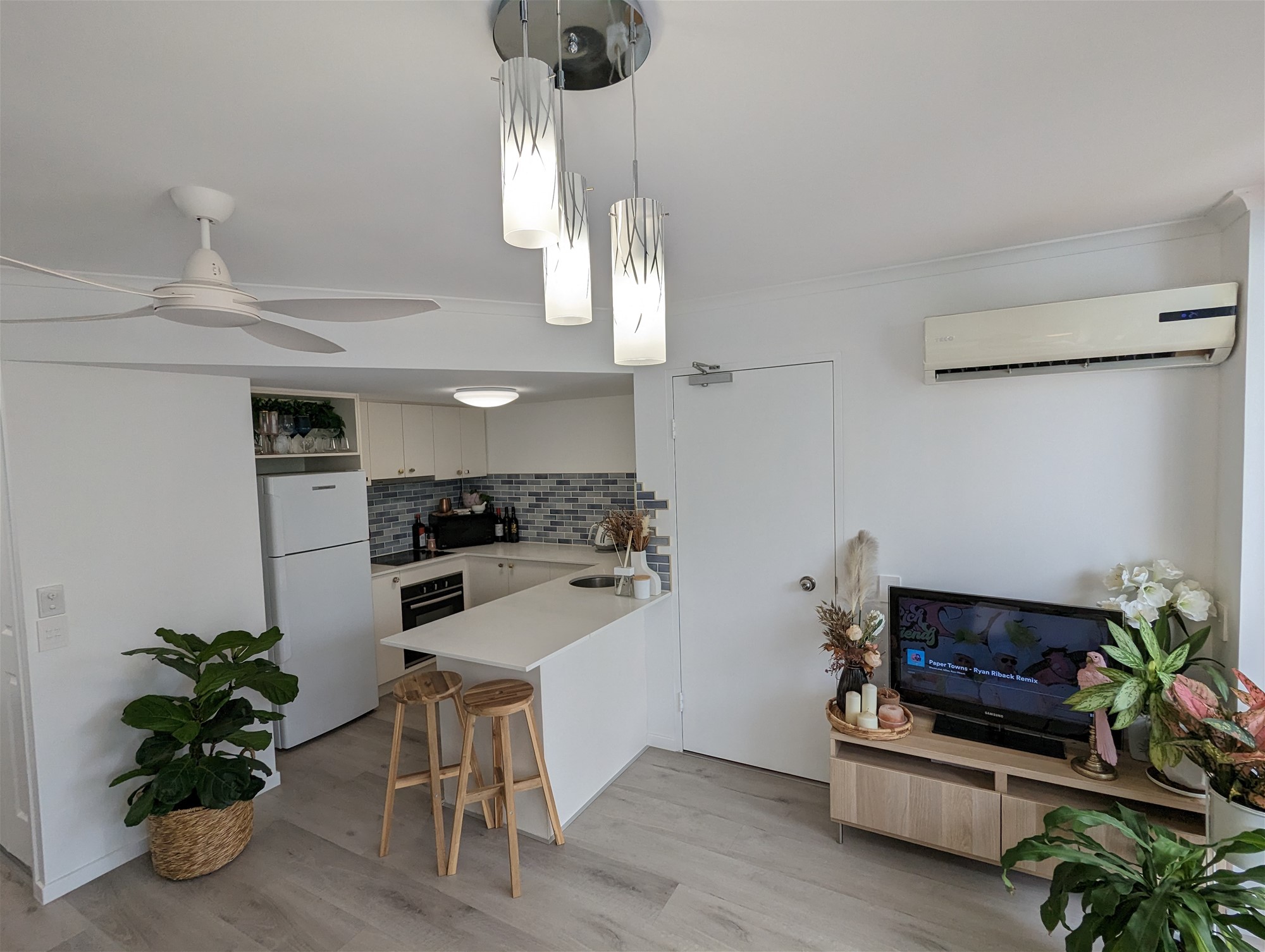 Fully furnished 2 bed 2 3
