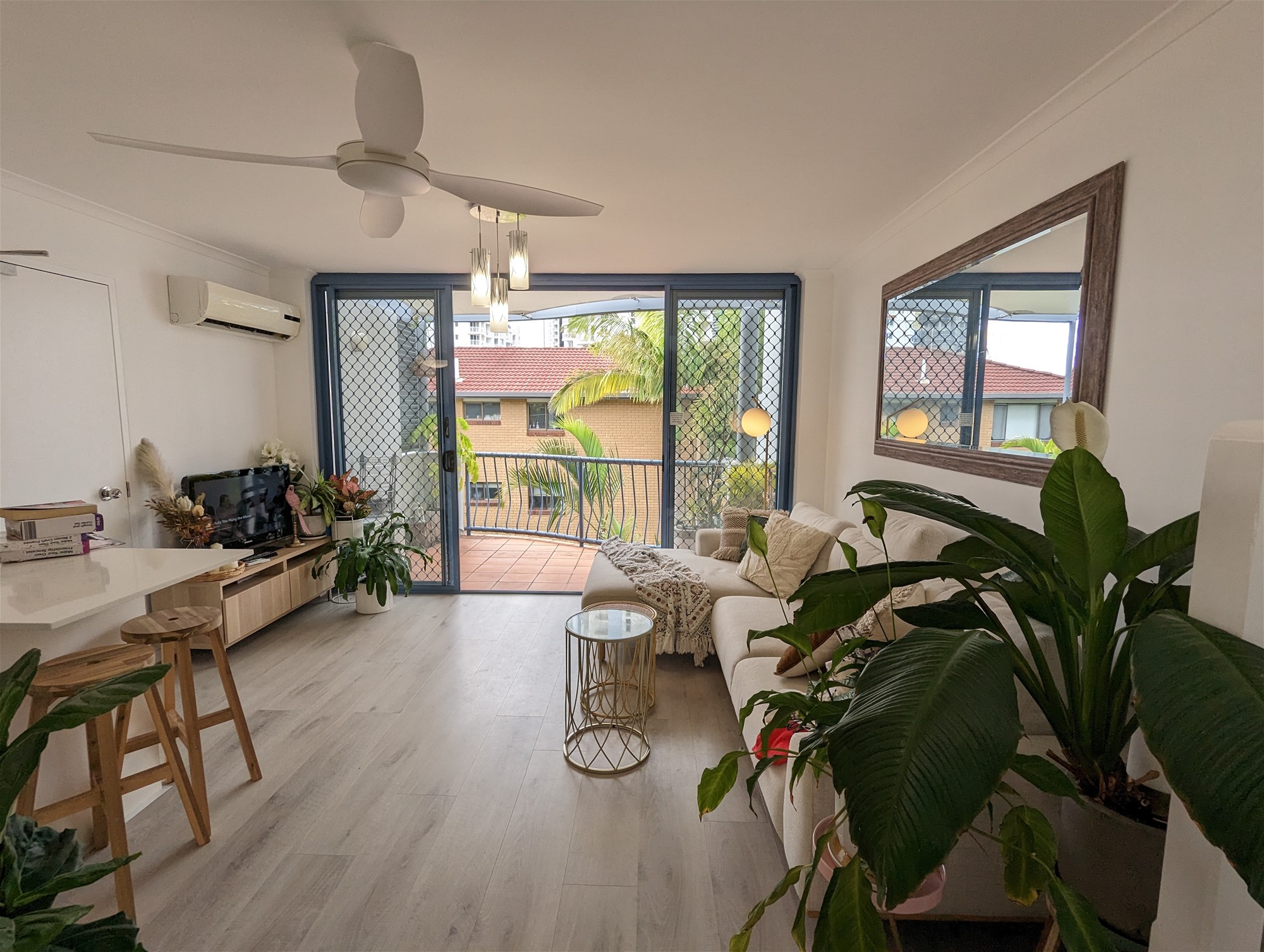 Fully furnished 2 bed 2 2