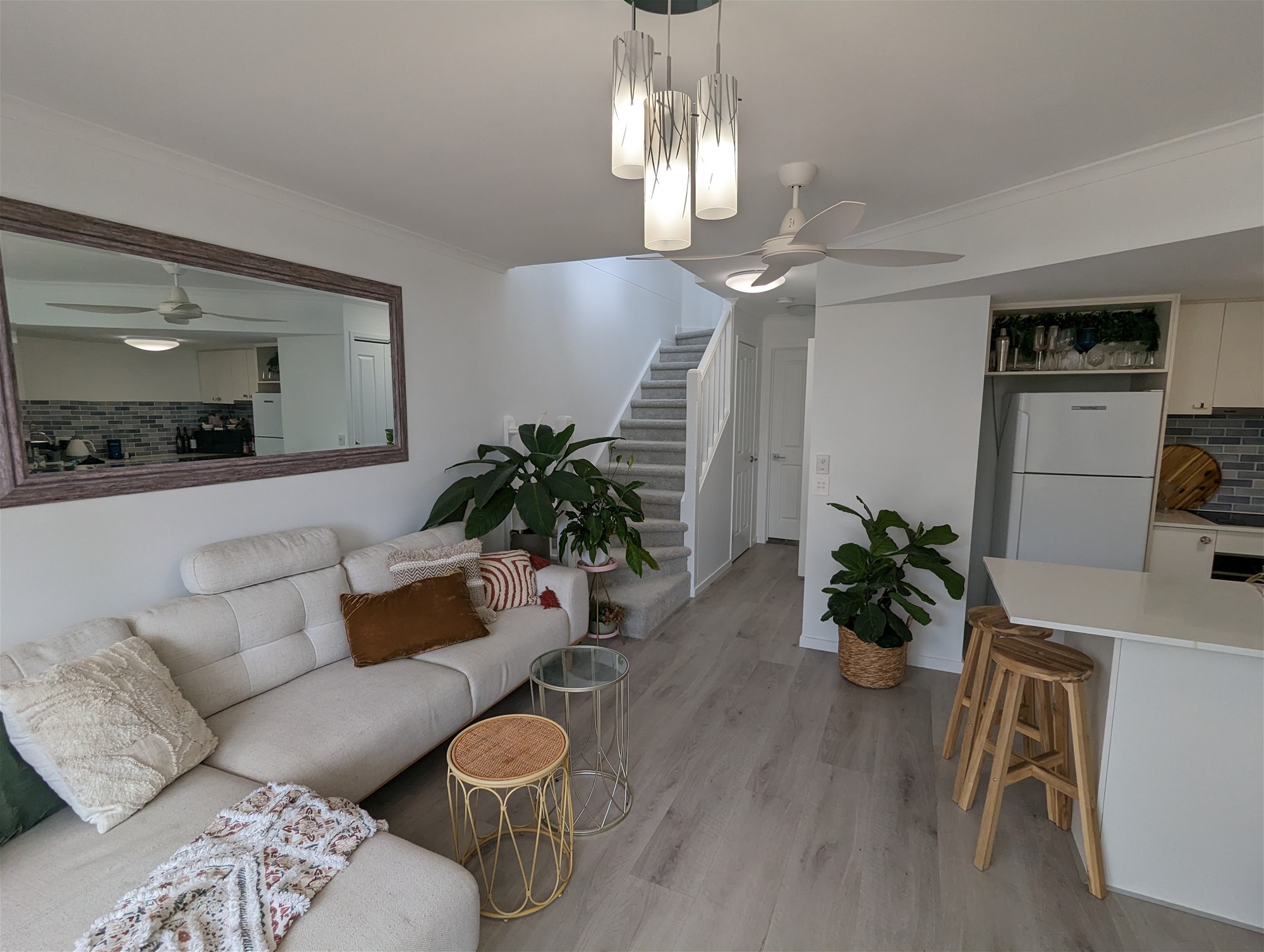 Fully furnished 2 bed 2 7