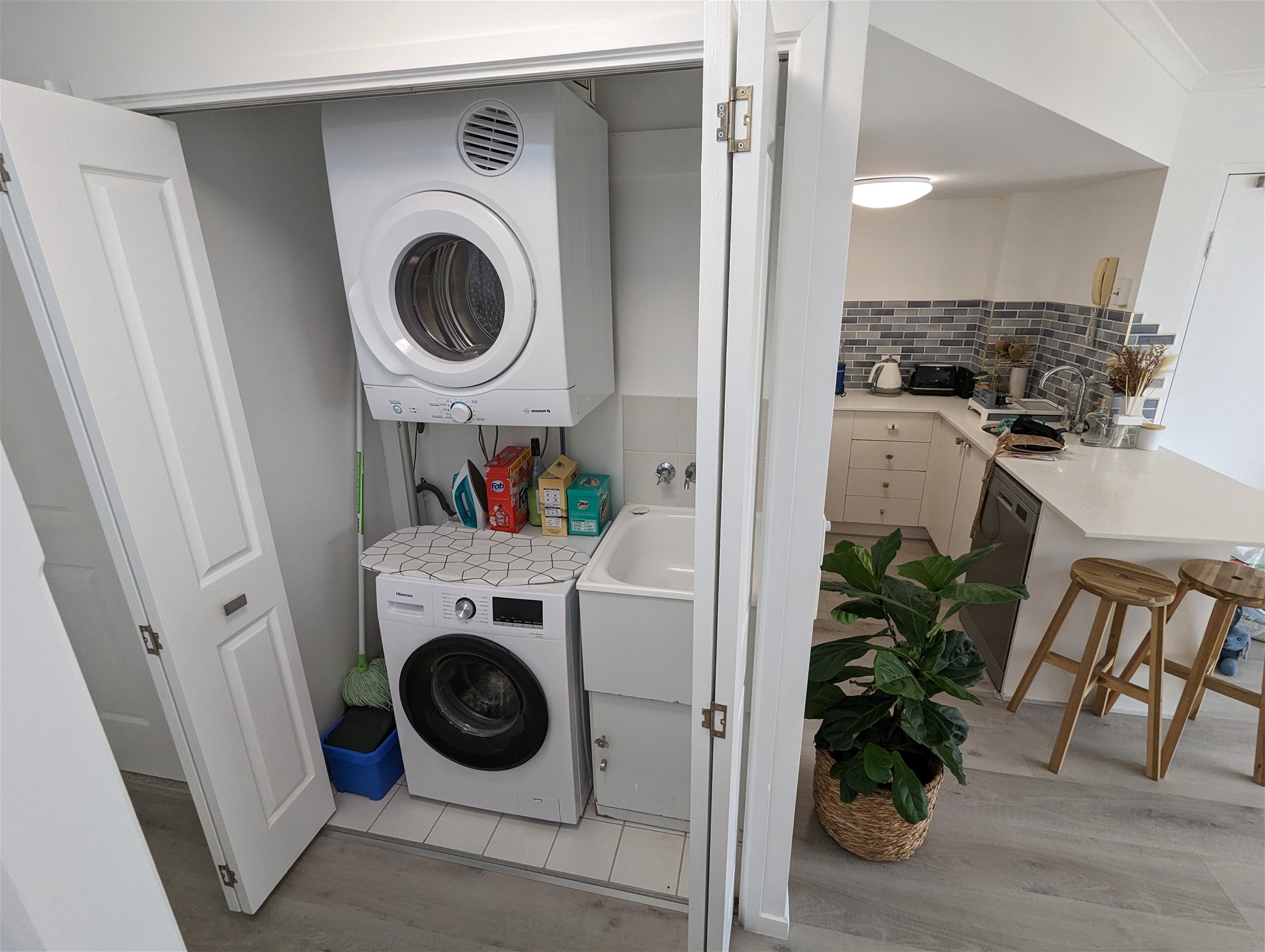Fully furnished 2 bed 2 8
