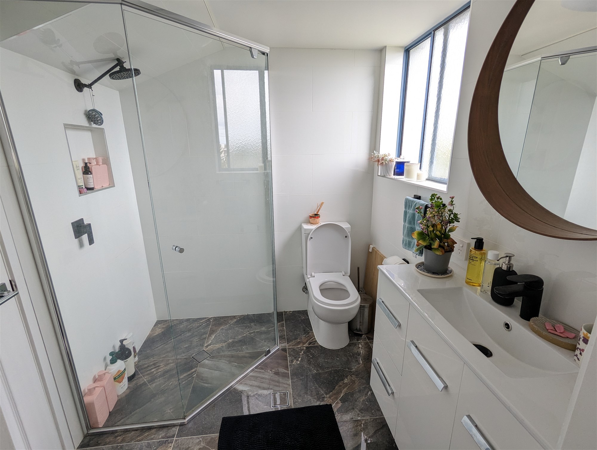 Fully furnished 2 bed 2 9