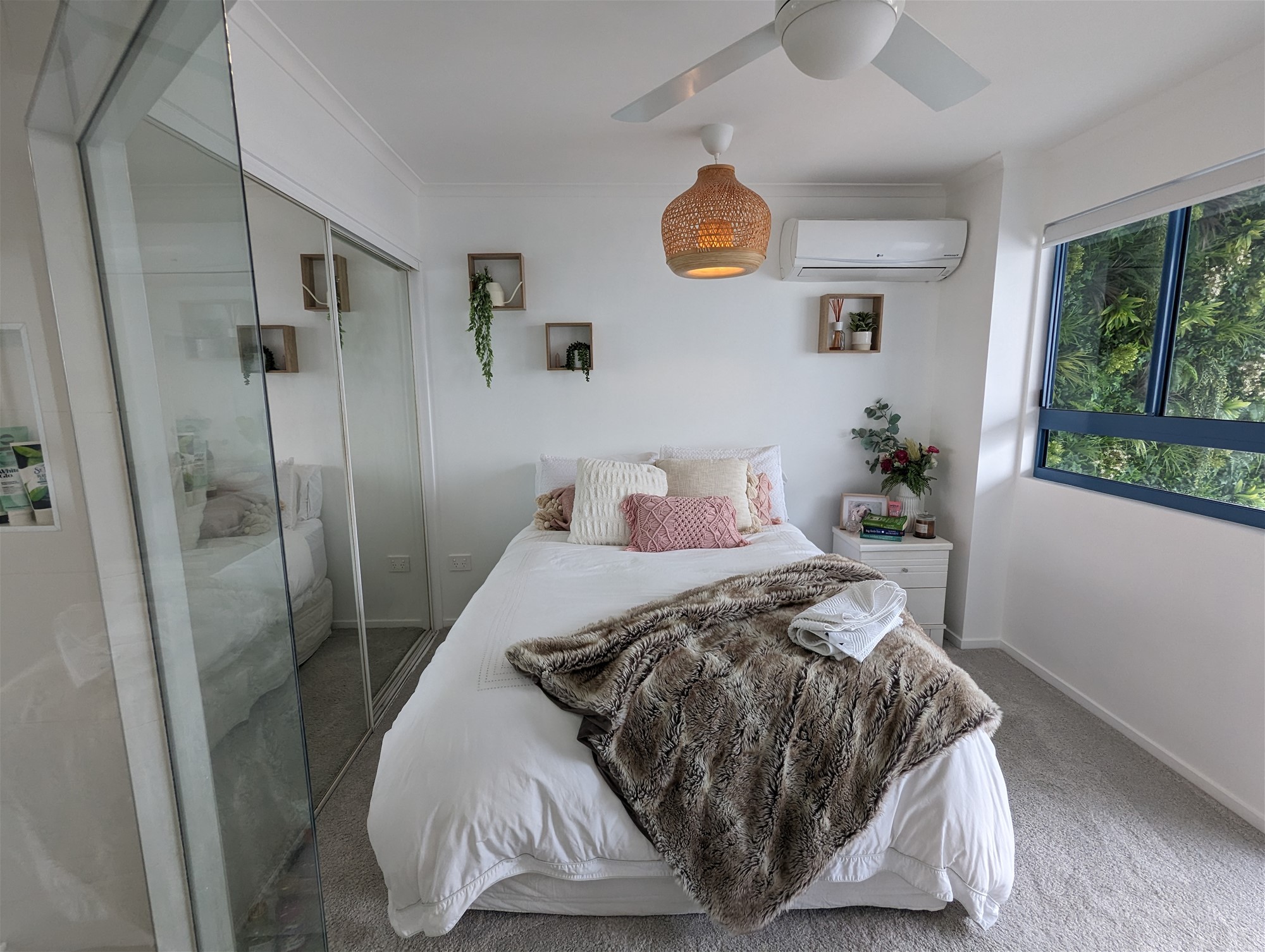 Fully furnished 2 bed 2 5