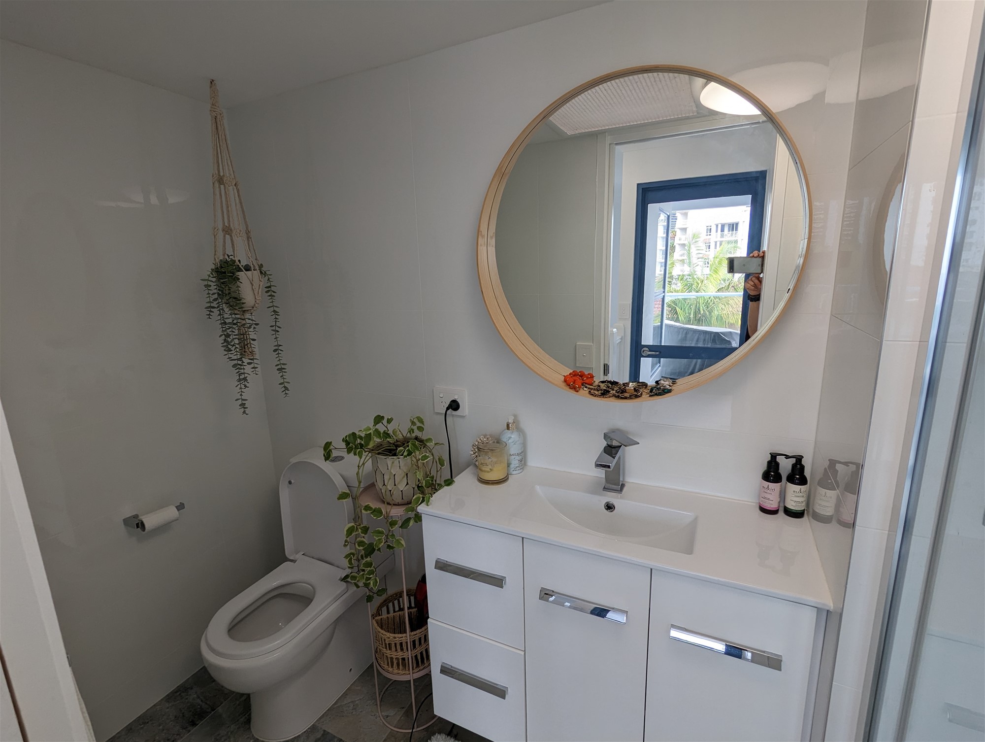 Fully furnished 2 bed 2 11