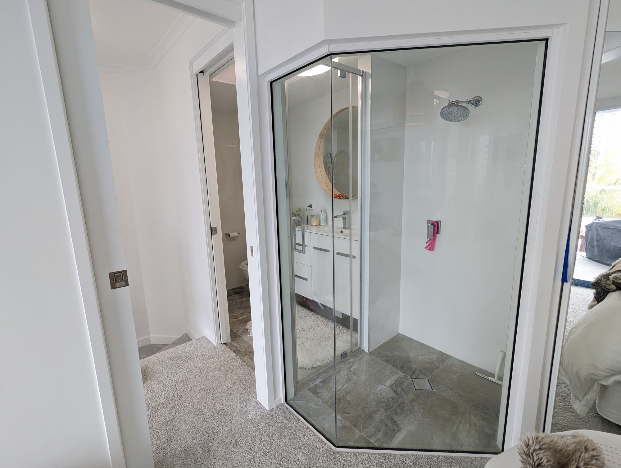Fully furnished 2 bed 2 12