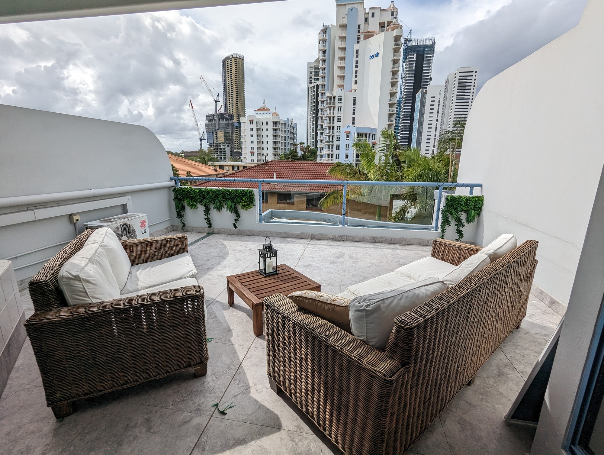 Fully furnished 2 bed 2 4