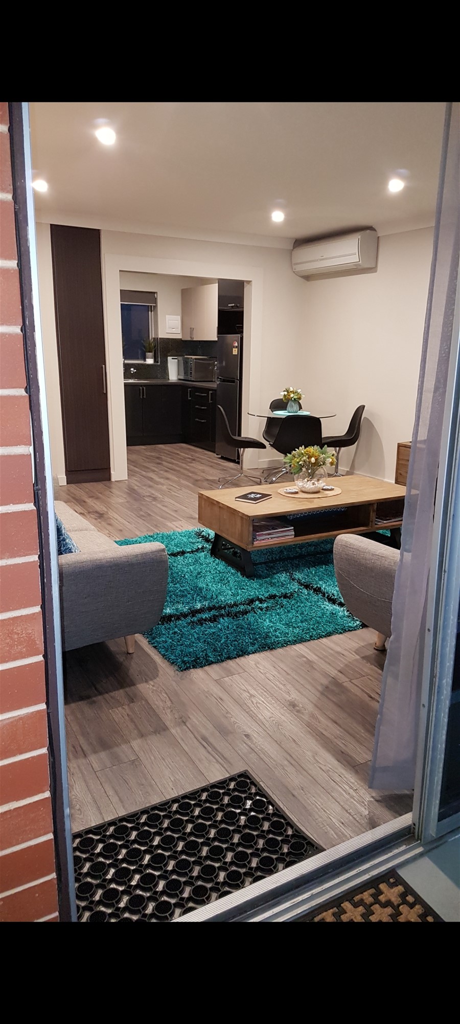 Renovated 2 bedroom unit to 2