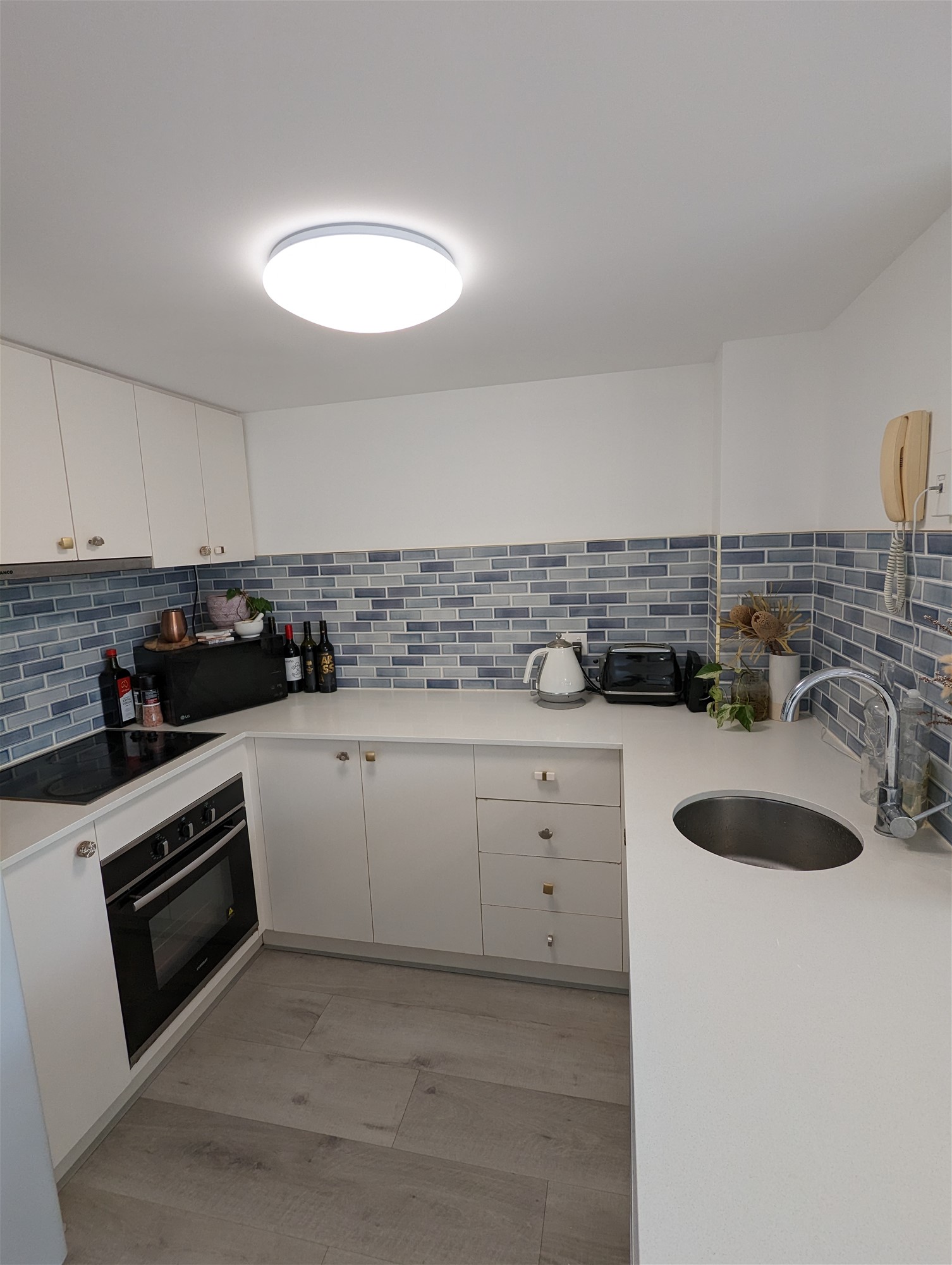 Fully furnished 2 bed 2 15