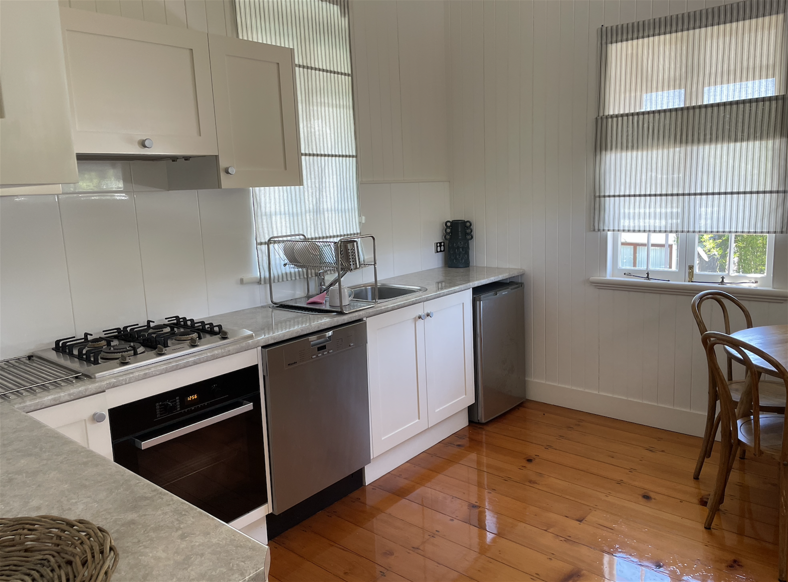 Detached One Bedroom House Furnished 7
