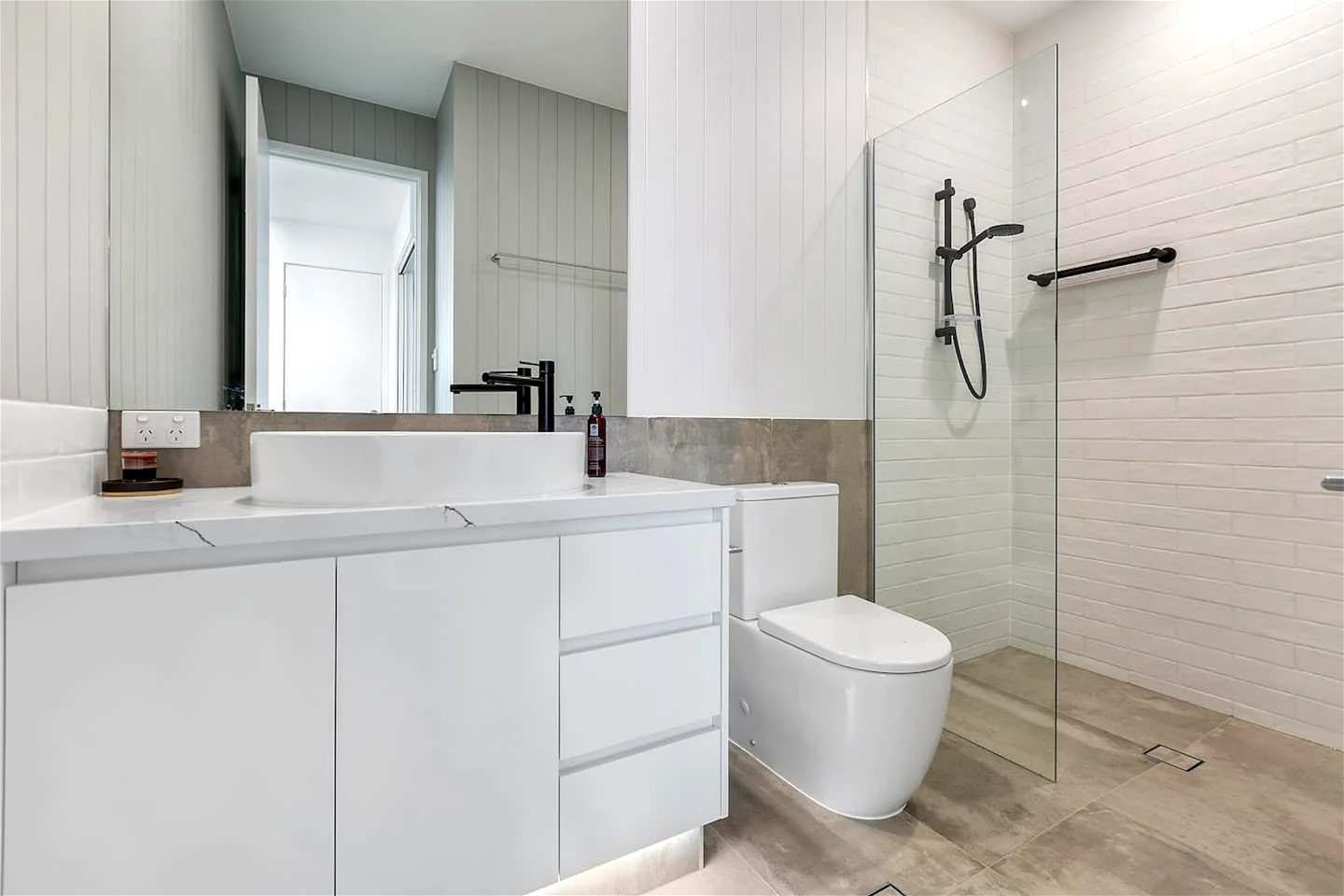 Approx $3.5K p/w, fully furnished, 10